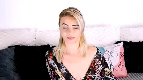 aly online show from November 2025 11:10:02 AM