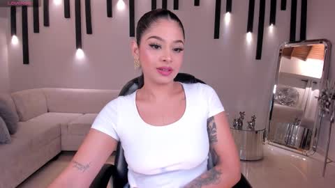 Snapshot of alyssadean_ chatting on October 2025 11:31:02 AM Aly online show from October 2025 11:31:02 AM