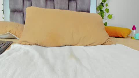 alyssia online show from September 2025 01:54:01 PM