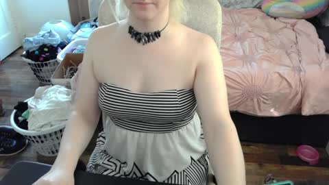 Snapshot of alyxiabewbs chatting on March 2026 05:29:01 PM alyxiabewbs online show from March 2026 05:29:01 PM