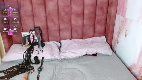 Snapshot of amalia__esterr chatting on April 2026 08:09:01 PM Hilary Ester online show from April 2026 08:09:01 PM