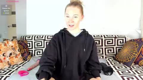 Snapshot of amalia_mio chatting on April 2026 08:45:01 AM Amalia online show from April 2026 08:45:01 AM
