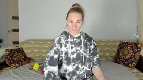 Snapshot of amalia_mio chatting on May 2026 10:02:02 AM Amalia online show from May 2026 10:02:02 AM
