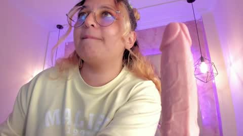 Amalia Im Back See you soon this January 7 at 10 pm Colombia time online show from February 2025 06:21:01 AM