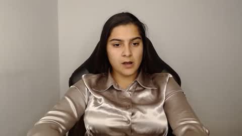 The queen of the biceps  online show from December 2024 01:03:01 AM