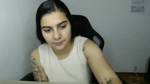 The queen of the biceps  online show from January 2026 06:44:02 PM