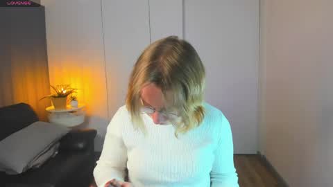 Snapshot of amanda_butlerr chatting on April 2026 02:15:02 PM Hi im Amanda online show from April 2026 02:15:02 PM