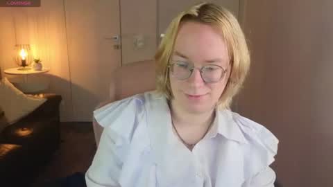 Snapshot of amanda_butlerr chatting on July 2026 01:50:01 PM Hi im Amanda online show from July 2026 01:50:01 PM