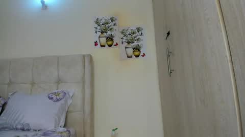 Snapshot of amanda_tint chatting on May 2026 06:33:01 AM Amanda tint online show from May 2026 06:33:01 AM