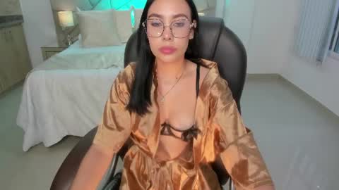 amara foxx online show from June 2026 07:25:02 PM