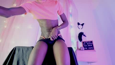 Snapshot of ambar_fitness88 chatting on January 2025 04:59:01 PM Ambar fitness88 online show from January 2025 04:59:01 PM