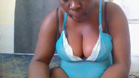 Mia online show from November 2025 10:23:01 AM