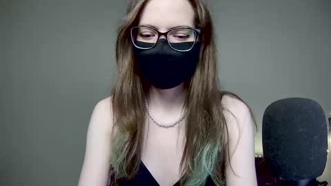 Amber non-nude model online show from November 2025 01:30:02 AM