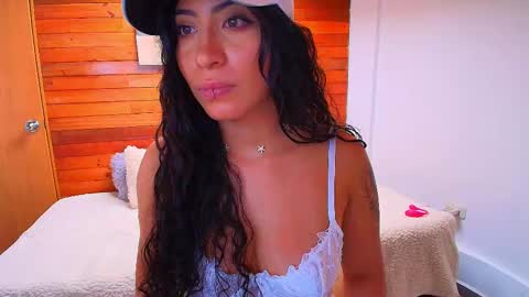 amber_curly online show from September 2025 08:34:01 PM