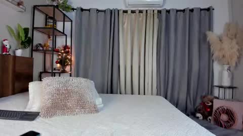 Amber online show from December 2025 08:28:02 PM