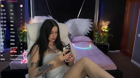 Snapshot of amberdismond chatting on May 2026 05:57:01 AM Anna online show from May 2026 05:57:01 AM