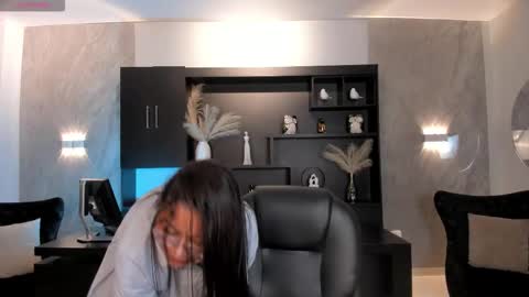 Amber  online show from November 2025 02:57:02 AM