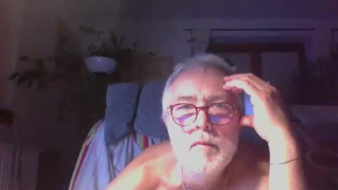 Snapshot of amberr11 chatting on September 2025 10:44:02 PM Amberr11 online show from September 2025 10:44:02 PM