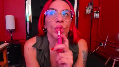 Amber online show from November 2025 06:53:01 PM