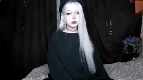 Amelia online show from November 2025 07:38:01 PM