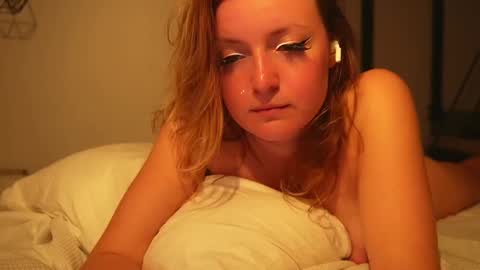 Snapshot of ameliasweety69 chatting on January 2025 07:51:02 PM Amelia online show from January 2025 07:51:02 PM