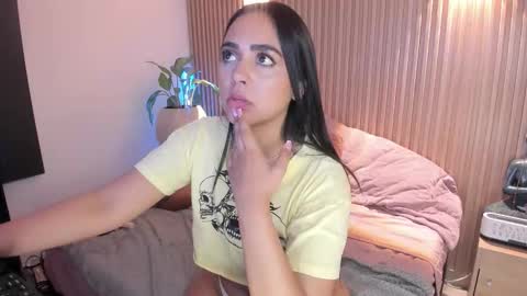 Amelie online show from November 2025 03:01:01 PM