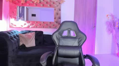 Snapshot of amelyamann chatting on May 2026 01:30:01 PM online show from May 2026 01:30:01 PM