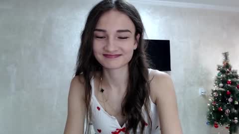 Julia  online show from December 2025 08:43:01 AM