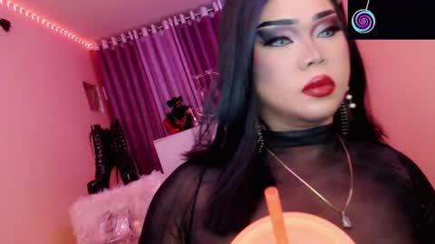 Queen Mireska online show from November 2025 03:39:01 PM