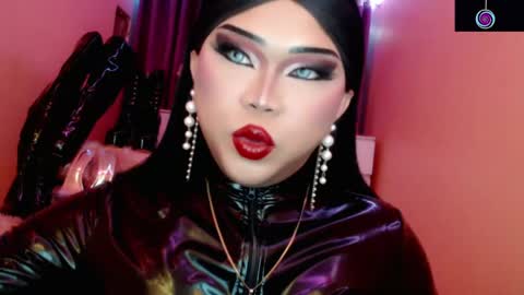 Snapshot of amiadoll chatting on May 2026 02:22:01 PM Queen Mireska online show from May 2026 02:22:01 PM
