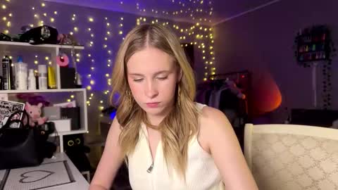 Snapshot of amily_sunray chatting on March 2026 02:45:02 PM Amily online show from March 2026 02:45:02 PM