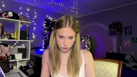 Snapshot of amily_sunray chatting on April 2026 03:07:02 PM Amily online show from April 2026 03:07:02 PM