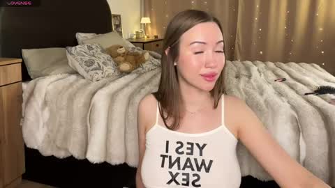 Snapshot of amilymi_ chatting on May 2026 11:32:01 PM Amelia online show from May 2026 11:32:01 PM