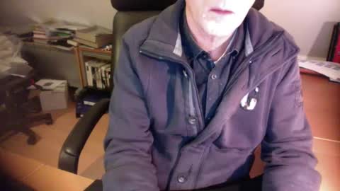 Snapshot of amor2200 chatting on January 2025 04:27:01 PM Amor2200 online show from January 2025 04:27:01 PM