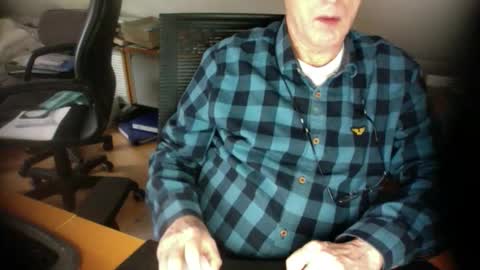 Snapshot of amor2200 chatting on February 2025 12:16:01 PM Amor2200 online show from February 2025 12:16:01 PM