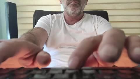 Snapshot of amorlin chatting on April 2026 12:28:01 PM AmorLin online show from April 2026 12:28:01 PM