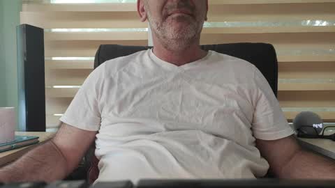 Snapshot of amorlin chatting on April 2026 11:48:01 AM AmorLin online show from April 2026 11:48:01 AM