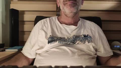 Snapshot of amorlin chatting on April 2026 06:25:02 PM AmorLin online show from April 2026 06:25:02 PM