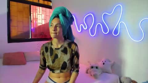 AmyEloise online show from November 2025 07:05:02 PM