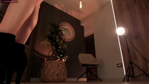 Amy Armstrong online show from January 2025 04:12:01 AM