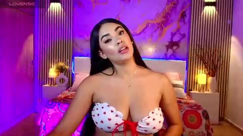 Snapshot of amyjohnsonn chatting on June 2026 06:02:01 AM amyjohnsonn online show from June 2026 06:02:01 AM