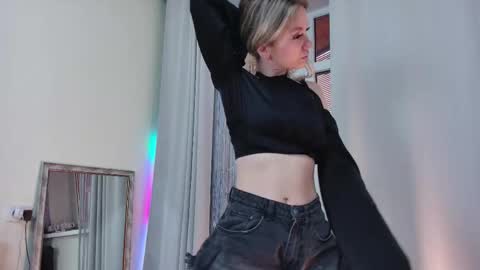 Snapshot of amylanee chatting on January 2026 08:19:02 AM amylanee online show from January 2026 08:19:02 AM