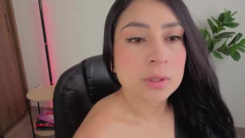 Aleja  online show from October 2025 04:27:02 PM