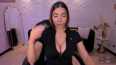 Snapshot of amywalker_ chatting on January 2025 10:34:02 AM AMY WALKER online show from January 2025 10:34:02 AM