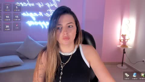Snapshot of amywoods chatting on December 2024 12:20:01 AM online show from December 2024 12:20:01 AM