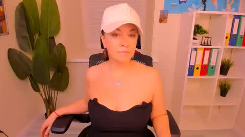 Ana online show from December 2025 10:02:02 AM