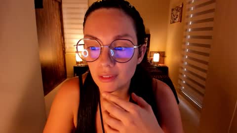 Anabel online show from October 2025 07:43:01 PM