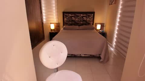 Anabel online show from November 2025 06:52:01 PM