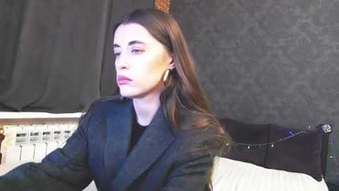 Anna online show from December 2025 12:58:01 PM