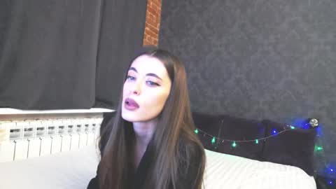 Anna online show from December 2025 03:30:02 PM